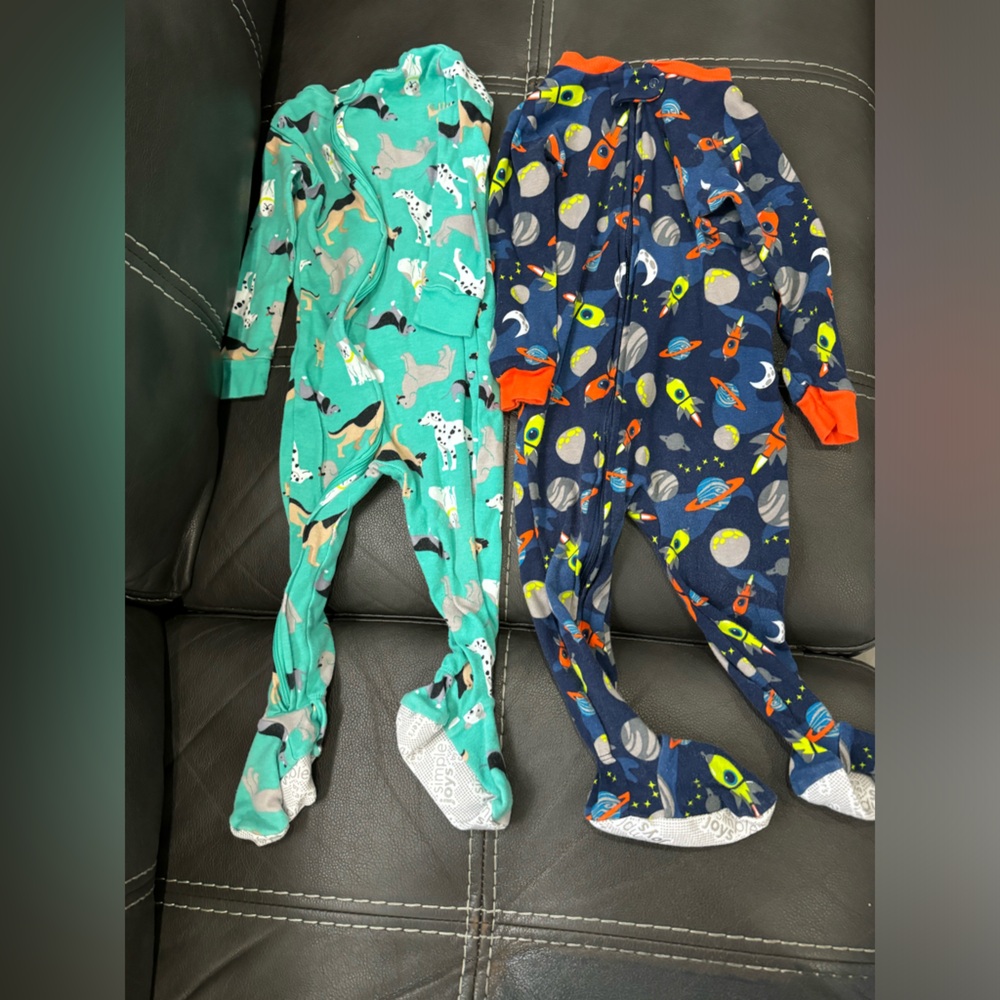 Carter’s Pajamas 2 piece set - Size 18 Months